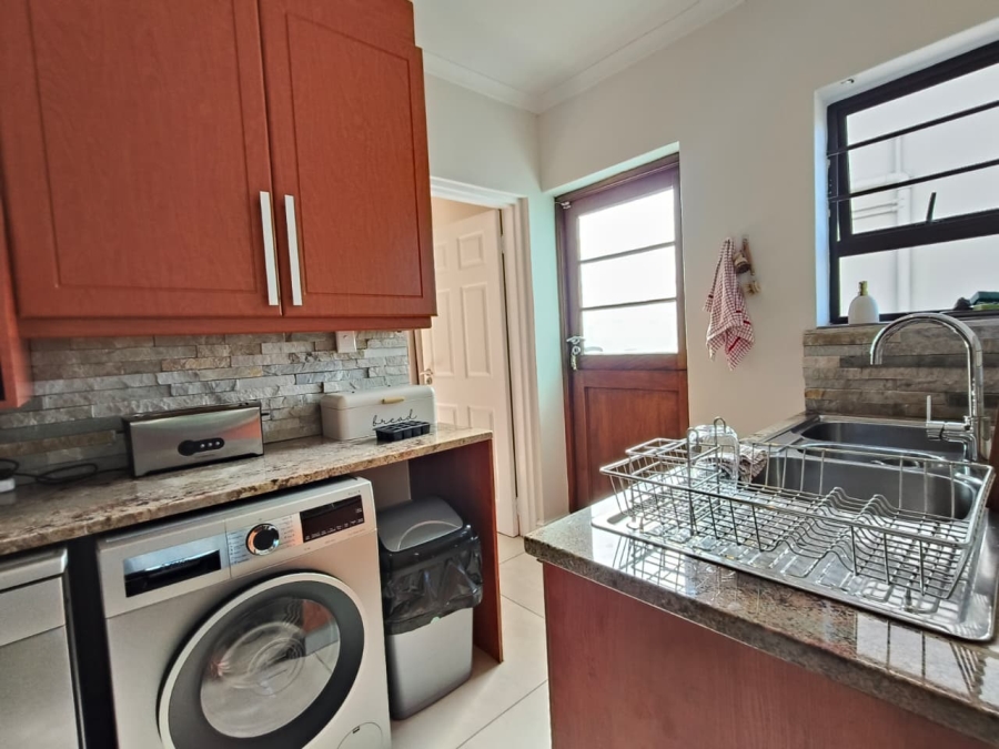 5 Bedroom Property for Sale in Marina Martinique Eastern Cape
